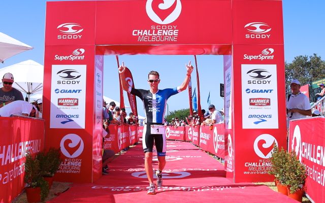 Aussies shrug off heat at Challenge Melbourne