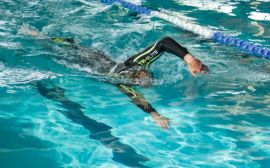 What’s the correct head position in front crawl?