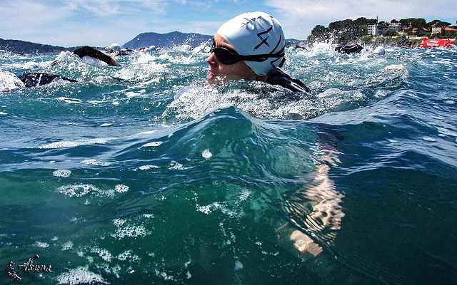 Can cola prevent stomach upsets after swimming in open water?