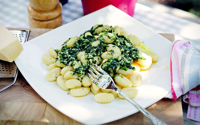 30min recipe: homemade gnocchi with basil pesto