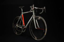 Ashmei’s bespoke Vandeyk steel road bike