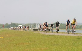 How to cycle in windy conditions