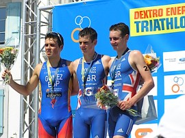 Jonny Brownlee retains ITU Sprint world title