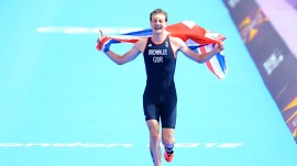 Alistair Brownlee wins London Olympic triathlon gold