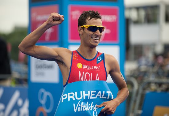 Mario Mola at the WTS London finish line