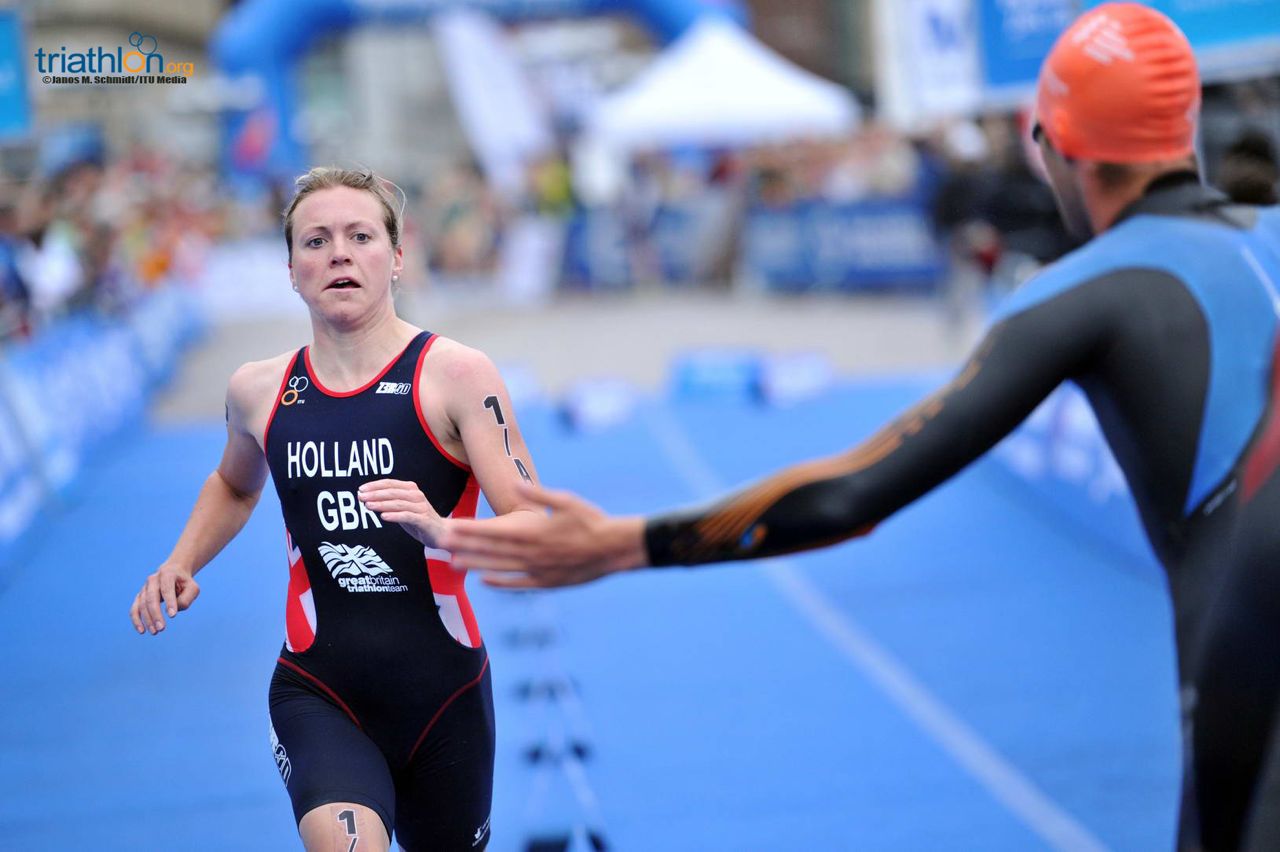 Vicky Holland racing at ITU Mixed Relay World Champs in Hamburg