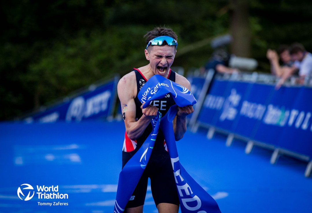 Alex Yee winning Leeds triathlon 2021