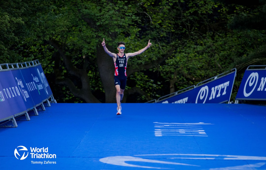 Alex Yee winning Leeds triathlon 2021