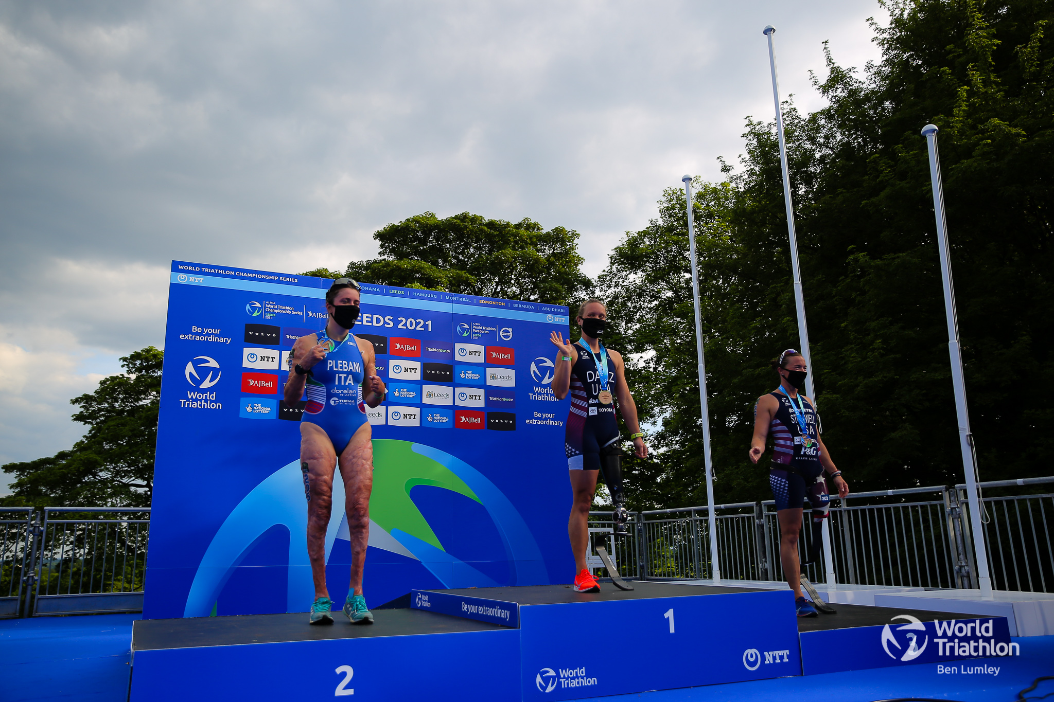 Hailey Danz wins gold in PTS2 at Leeds paratriathlon