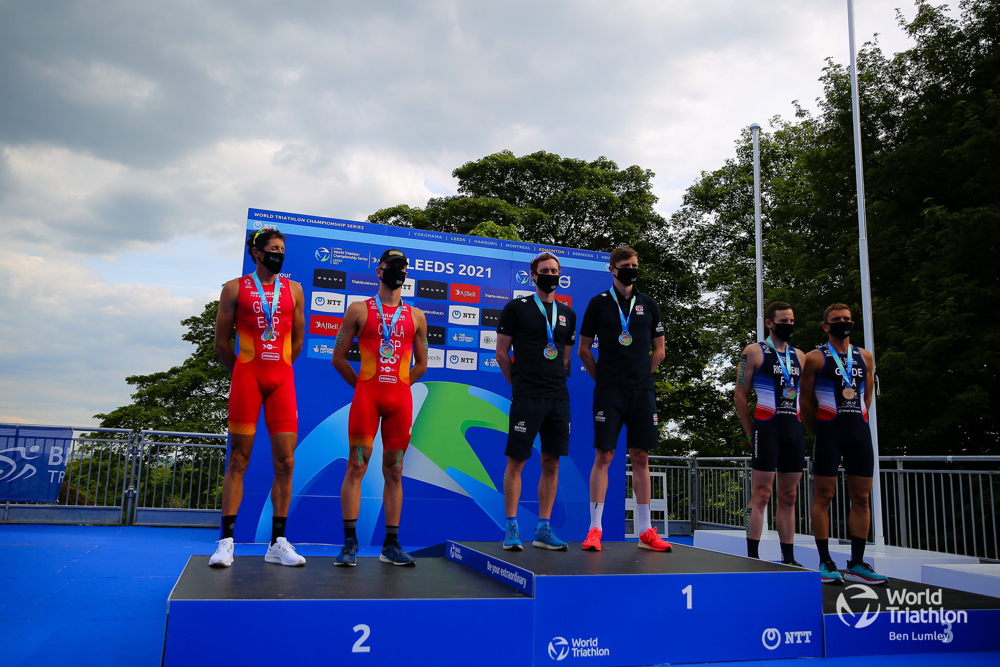 Dave Ellis wins gold in PTVI at Leeds paratriathlon