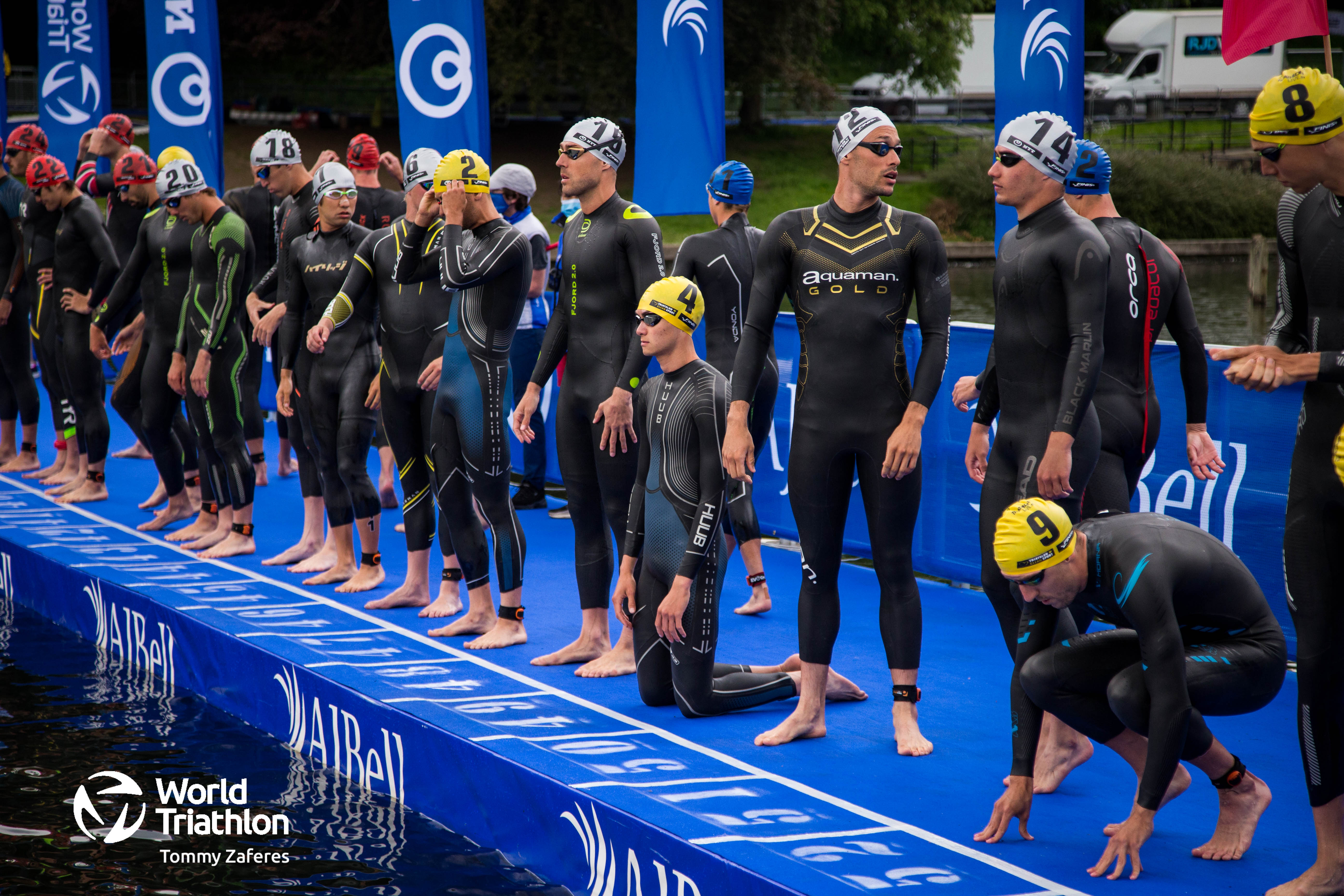 Leeds triathlon men elite race start