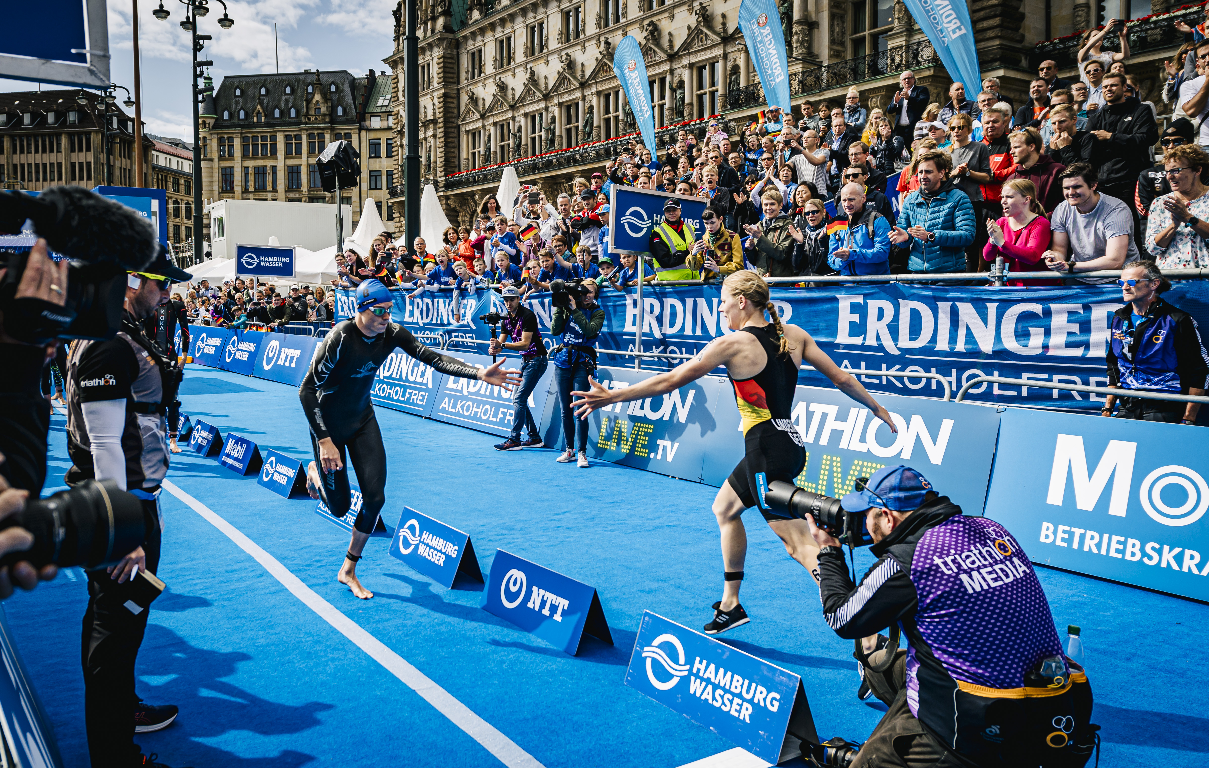 Valentin Wernz of Germany and Laura Lindemann of Germany compete in the ITU World Triathlon Mixed Relay World Championships 2019 in Hamburg. Getty Images.