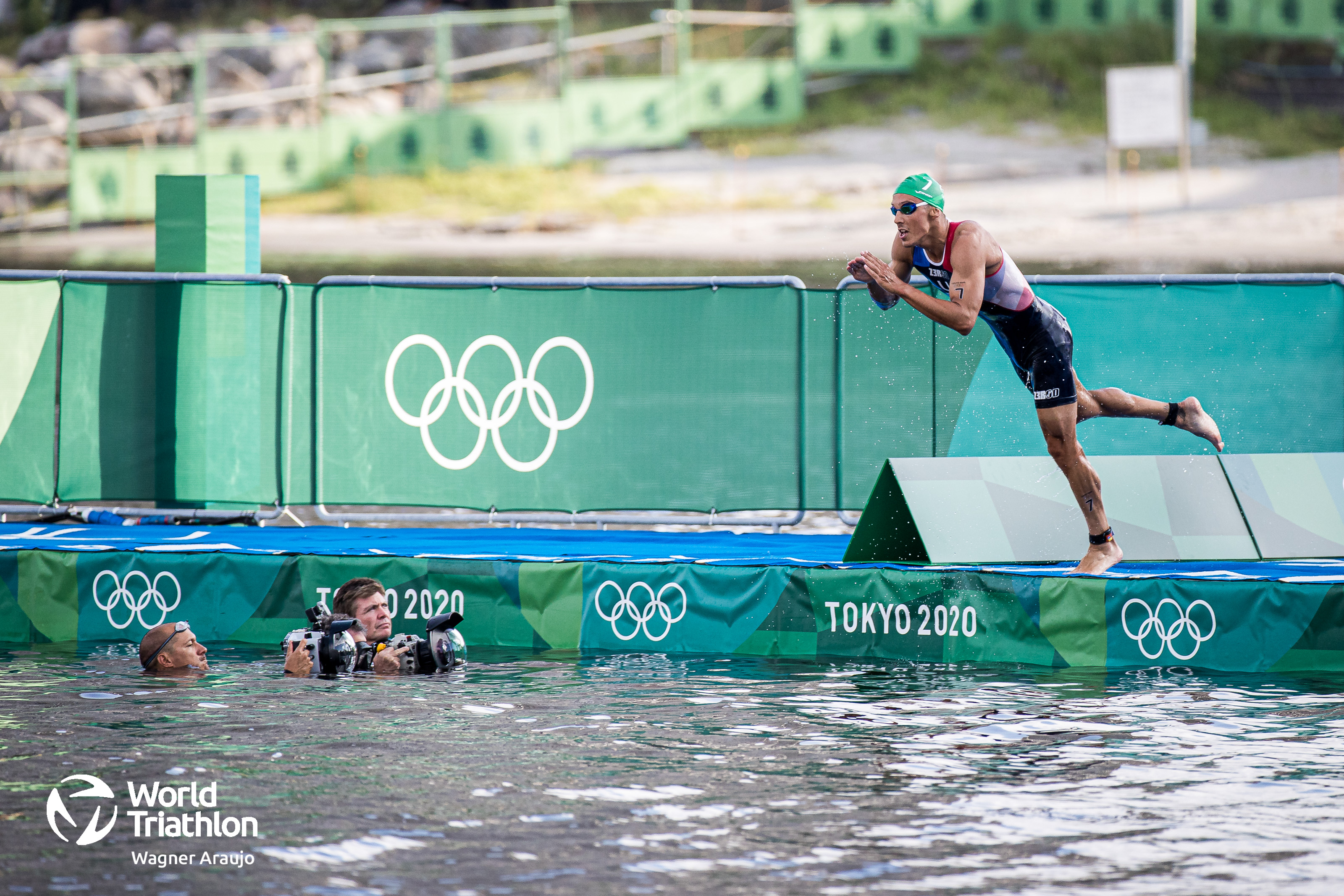 Cameramen in position. An Aussie exit sees the men scramble out the water and drive back in between the 950m and 550m lap. 