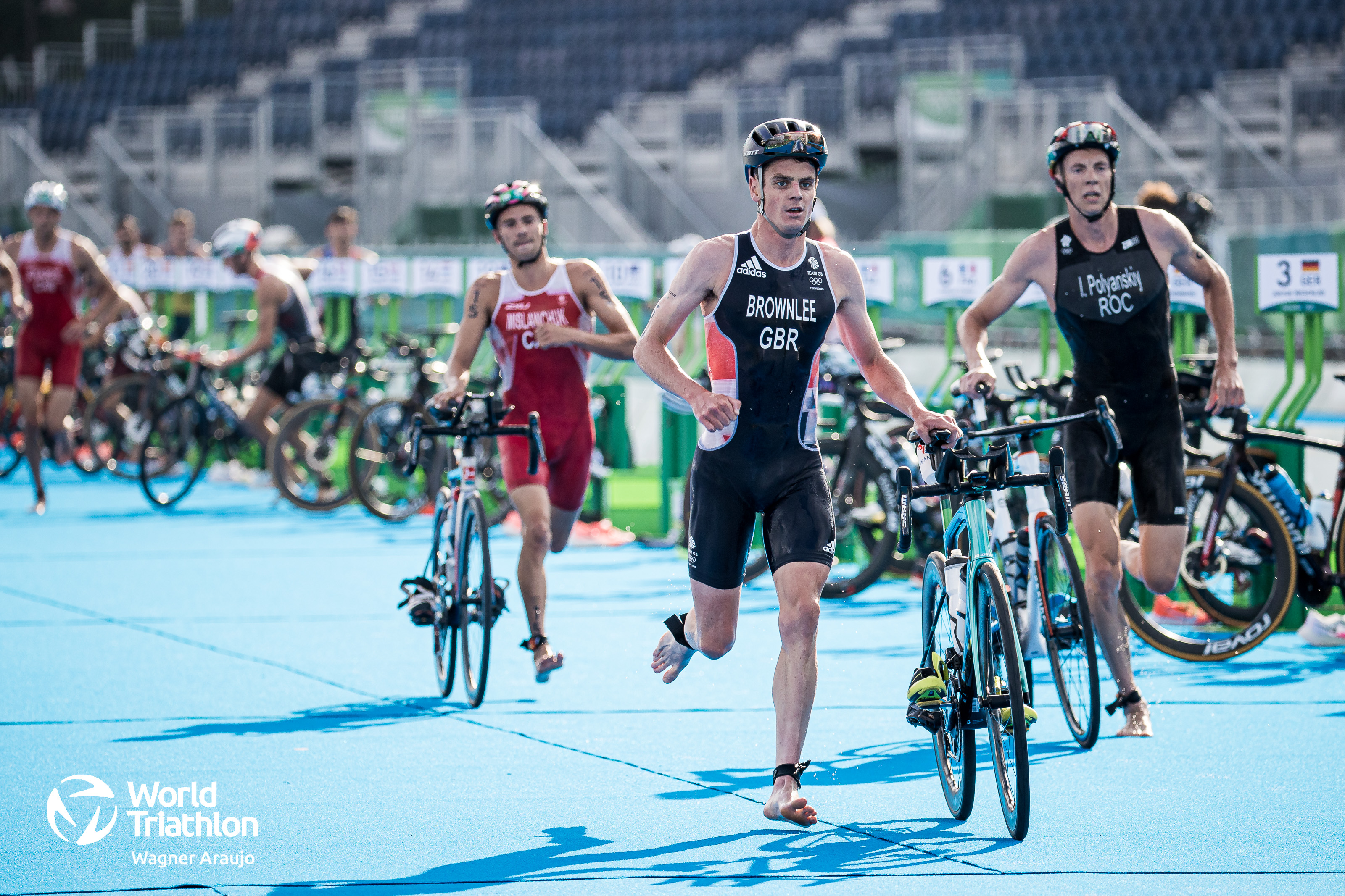 Jonny Brownlee is in the lead swim pack and well positioned coming out of T1.