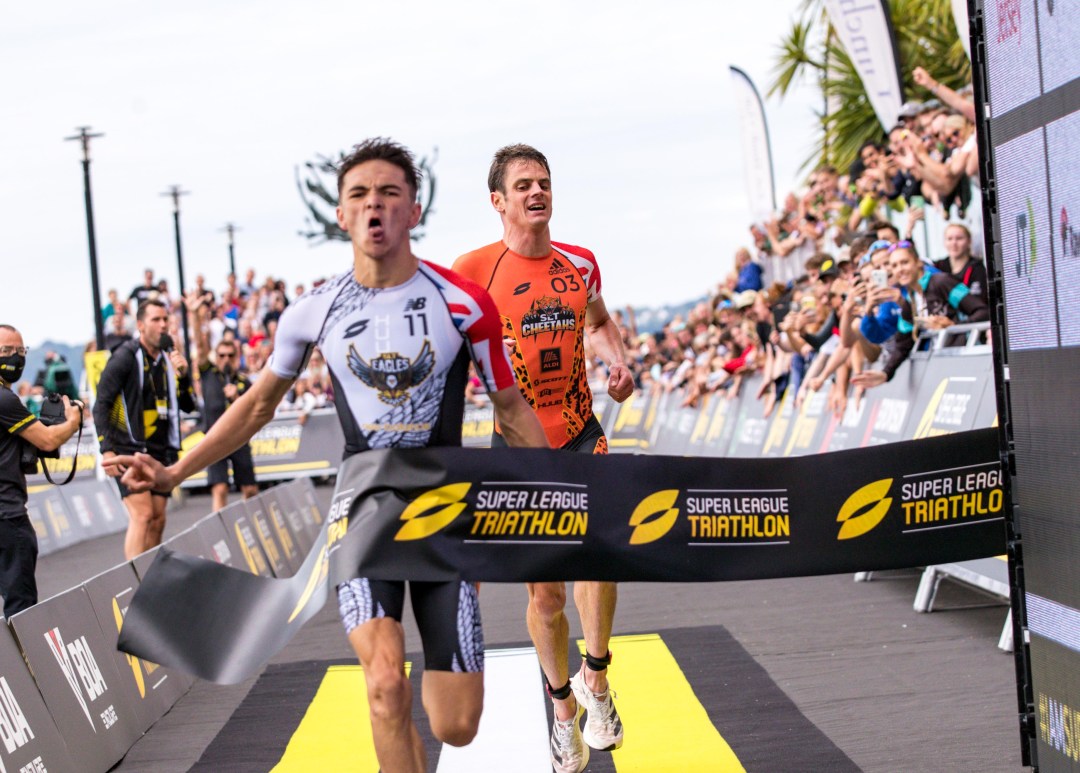 Alex Yee pips Tokyo teammate Jonny Brownlee to the tape to win SLT Jersey