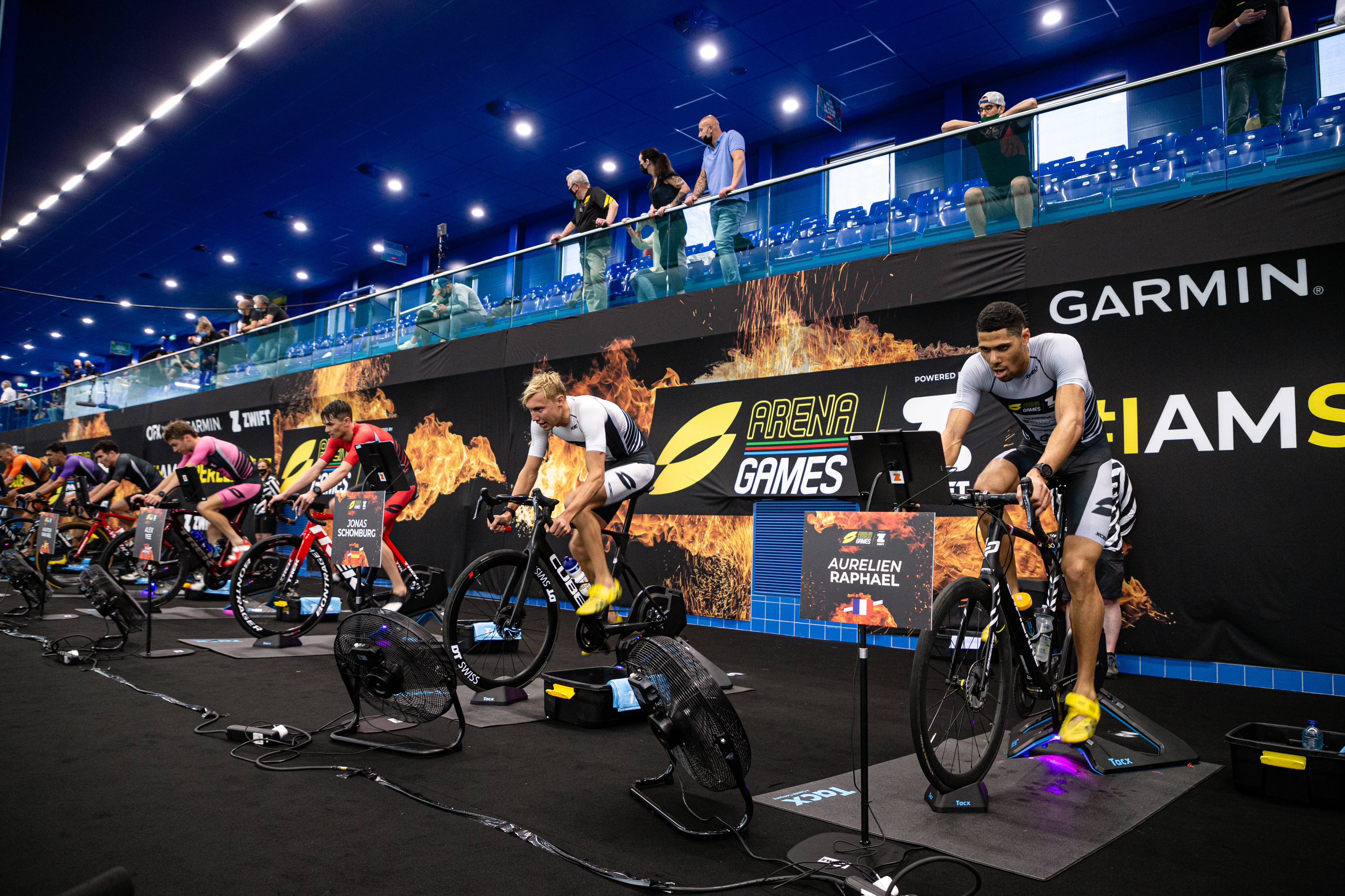 Elite men racing at Arena Games Rotterdam 2020 / Super League Triathlon
