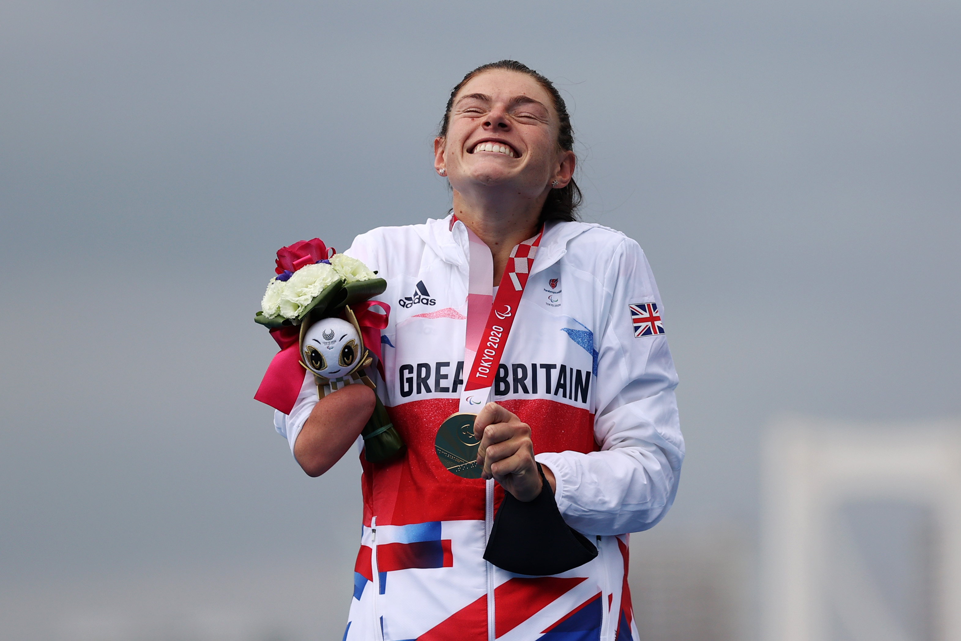 Gold medallist Lauren Steadman of Team Great Britain reacts during the women's PTS5 Triathlon medal ceremony on day 5 of the Tokyo 2020 Paralympic Games at Odaiba Marine Park on August 29, 2021 in Tokyo, Japan. (Photo by Alex Pantling/Getty Images)