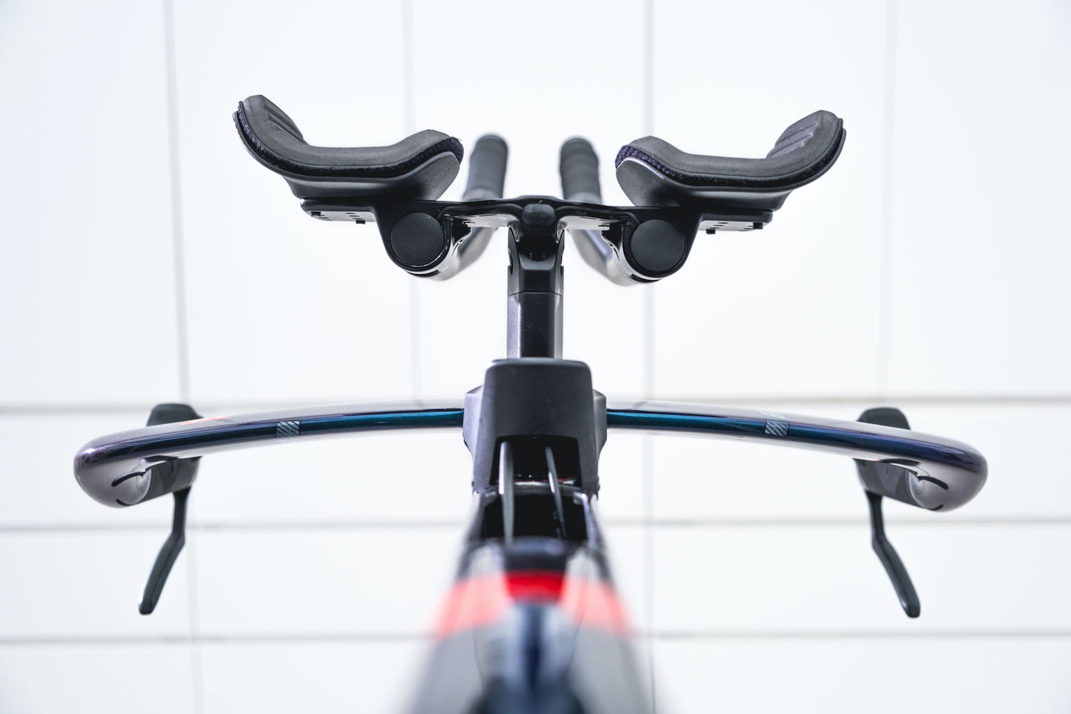 A close up of the cockpit on the Argon 18 E119 Tri+ Disc bike