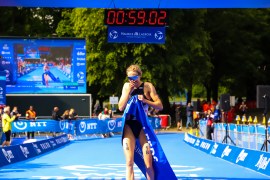 Georgia Taylor-Brown wins silver in Leeds as Cassandre Beaugrand takes her first WTCS victory