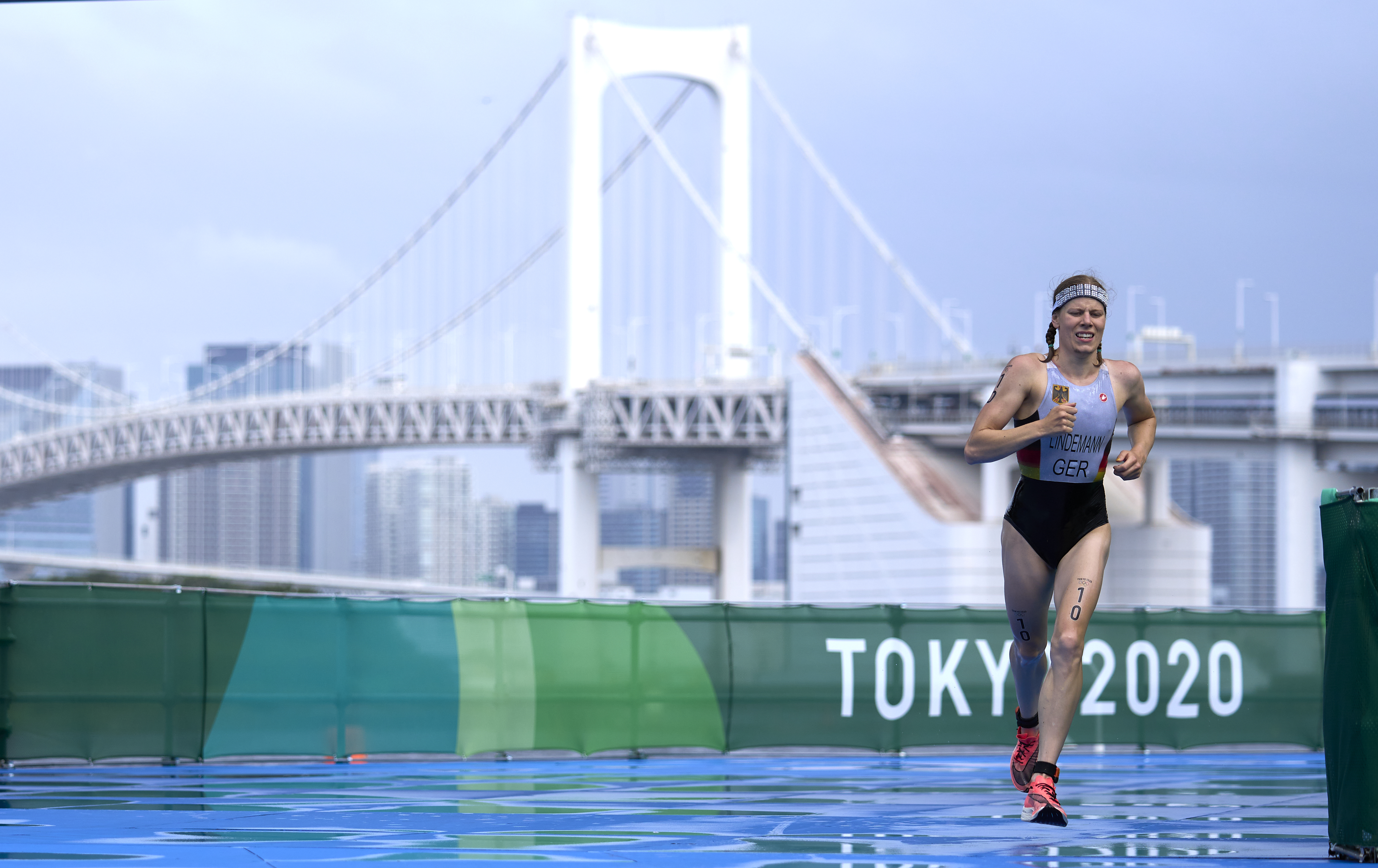lindemann runs in the run leg of the tokyo 2020 olympics