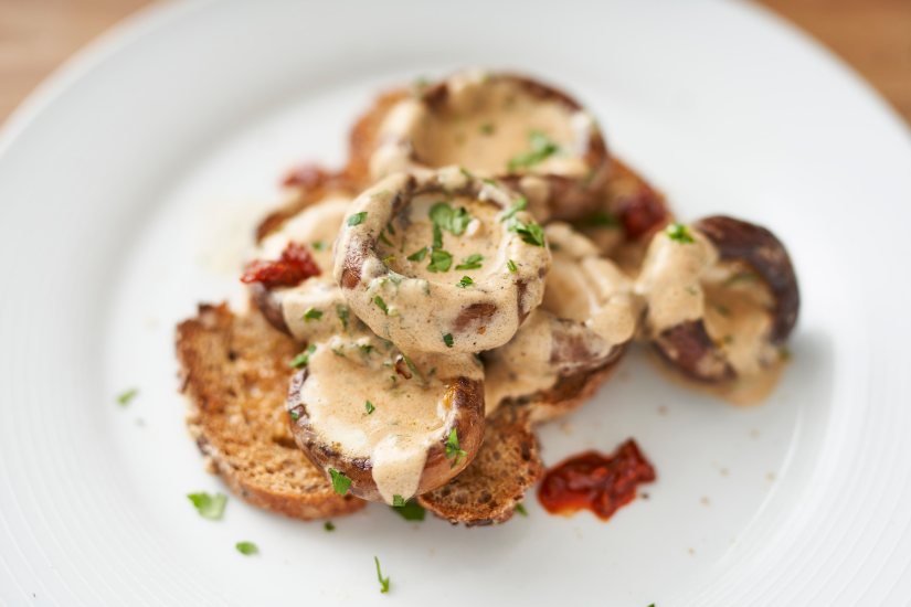 Creamy mushrooms on toast