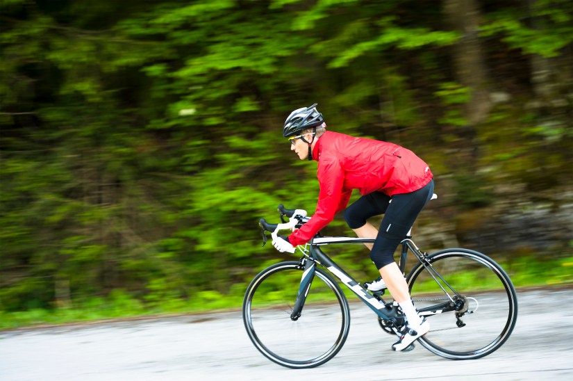 Is a triathlon bike or a road bike better for descending?