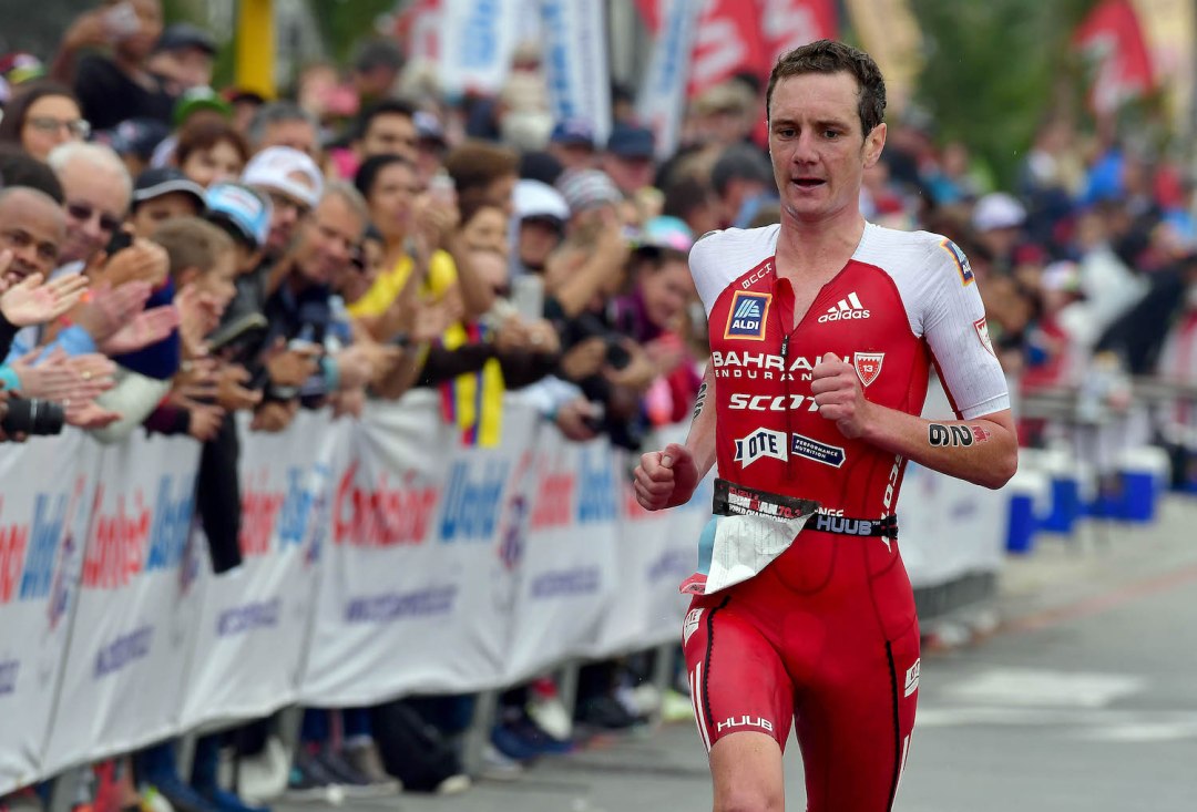 Alistair Brownlee of Great Britain runs to 2nd place at the 2018 IRONMAN 70.3 World Championship