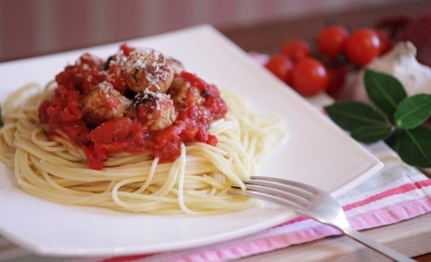 Spaghetti with pork and apple meat balls