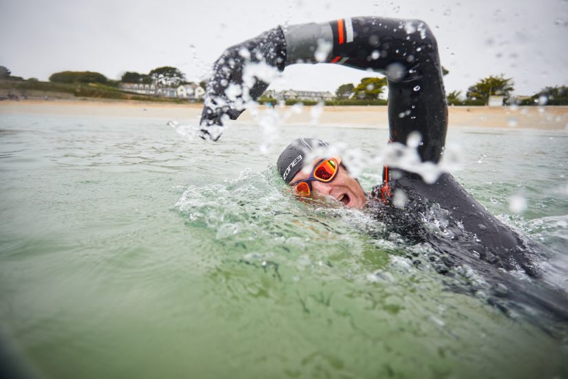 What are the benefits of cold-water swimming?