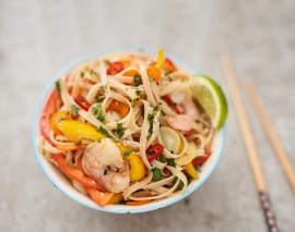 Rice noodle sesame prawn salad