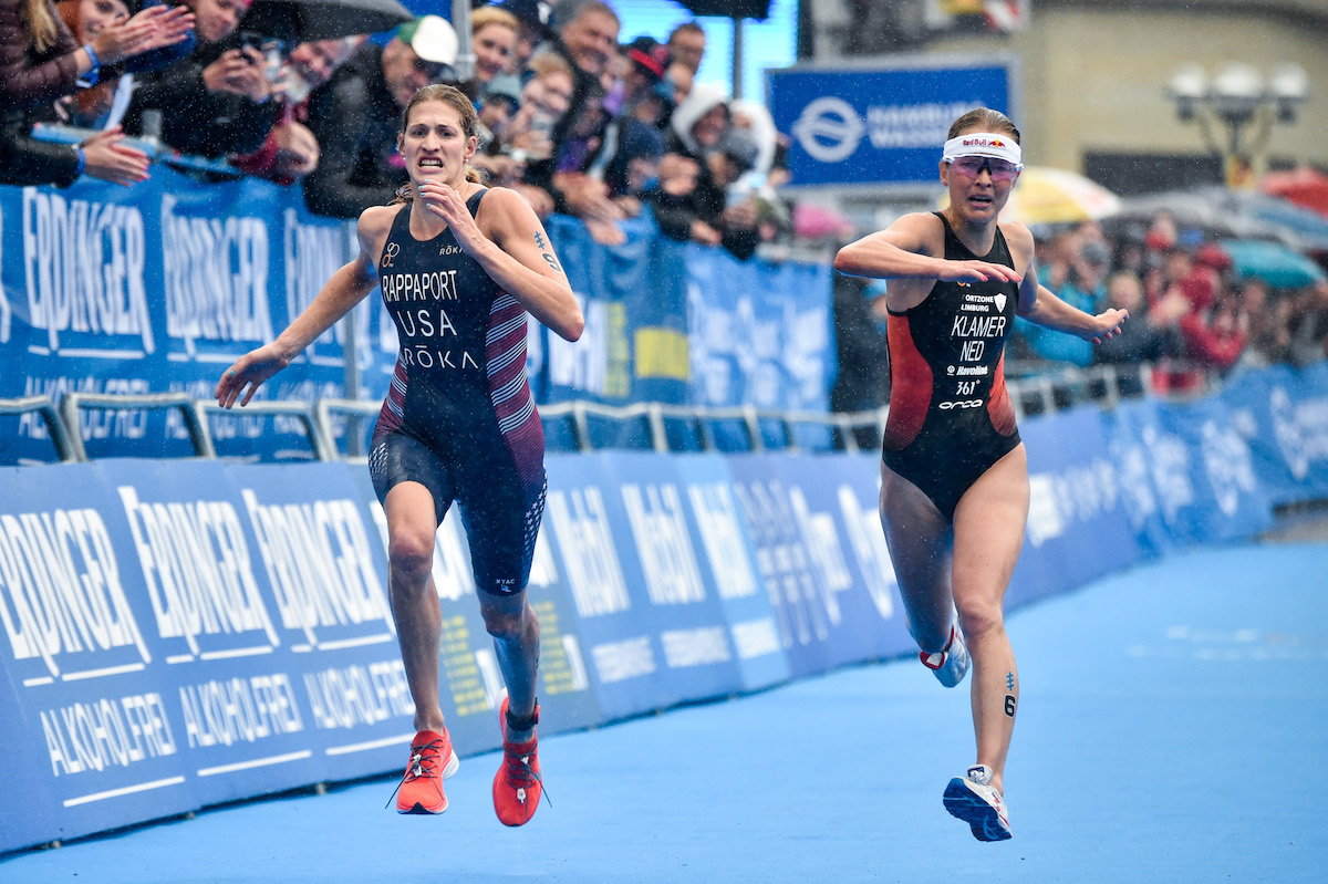 The USA's Summer Rappaport sprints for third down the blue carpet at the 2019 Hamburg WTCS with Rachel Klamer of the Netherlands