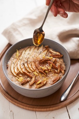 Pear and pecan porridge