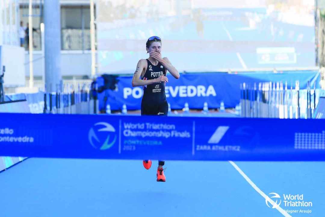 GB triathlete Beth Potter winning the World Triathlon Grand Final in Pontevedra, Spain, 2023