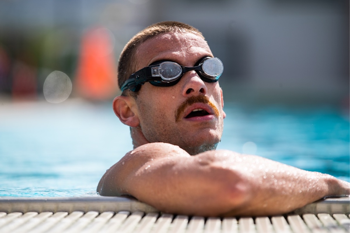 Lionel Sanders wearing Form goggles