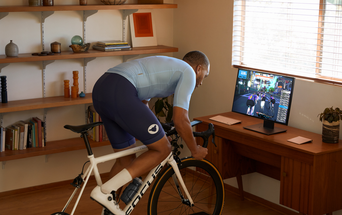 Man sprinting on Zwift