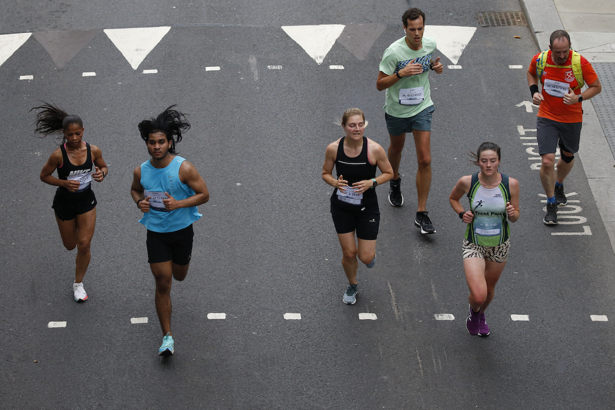 People running the London 10k event