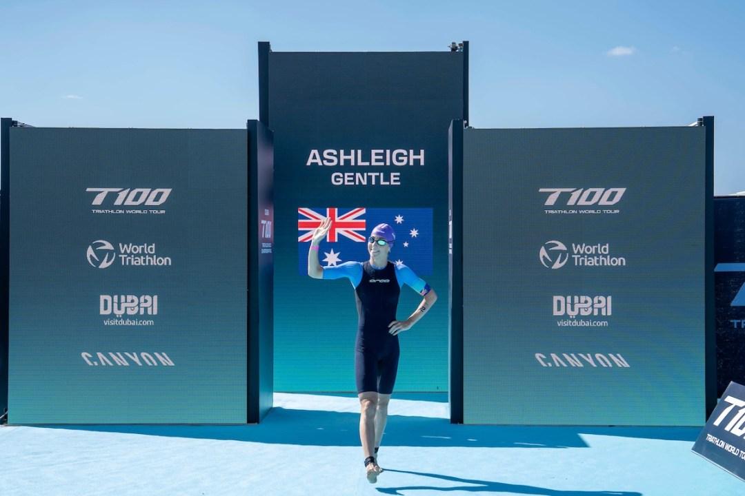 Ashleigh Gentle at the start of the Dubai T100 2024