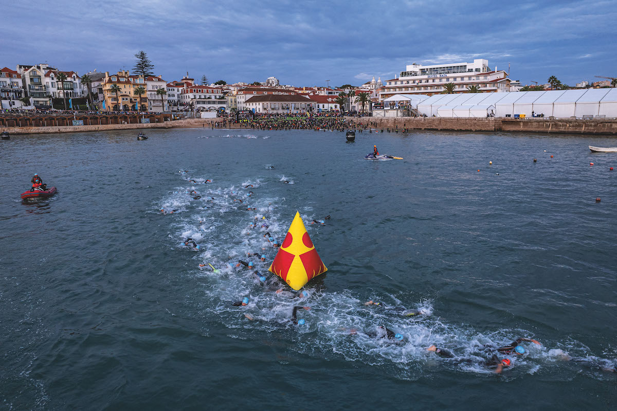 Athletes swimming straight in an Ironman
