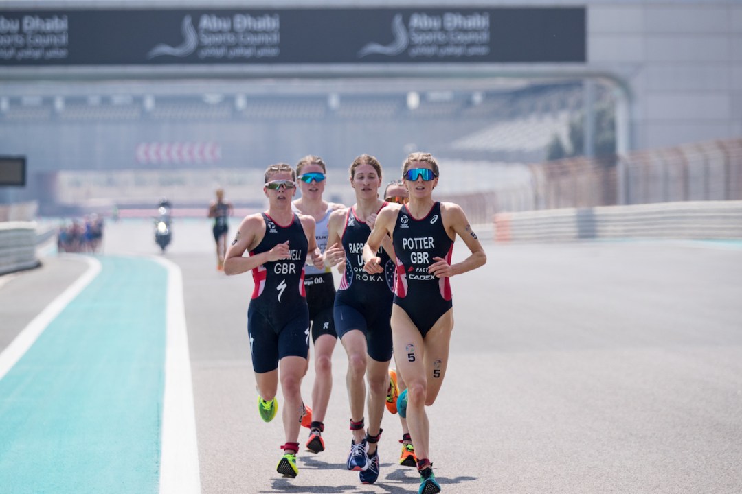 Beth Potter and Sophie Coldwell compete at WTCS Abu Dhabi 2023