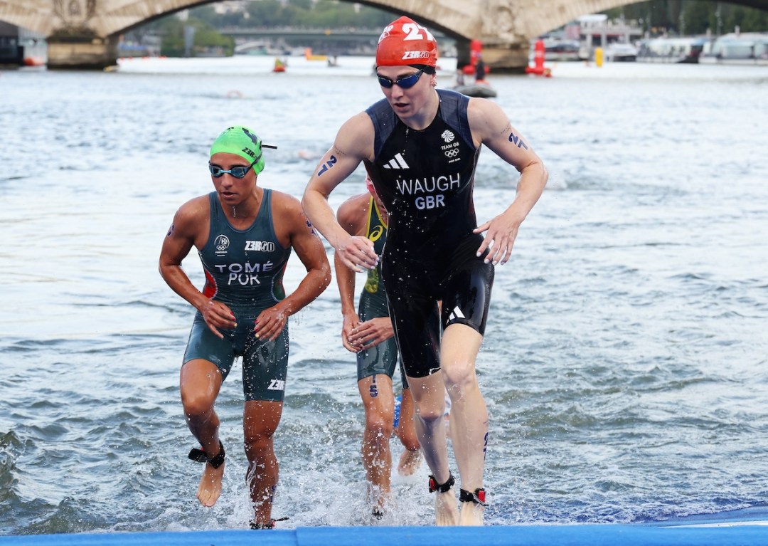 Kate Waugh of Team Great Britain competes during Women's Individual Triathlon on day five of the Olympic Games Paris 2024 at Pont Alexandre III on July 31, 2024 in Paris, France.