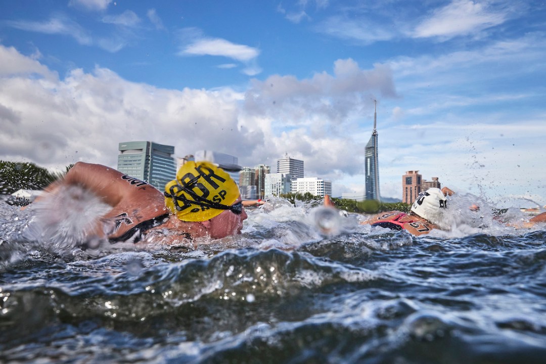 Photo of Leah Crisp swimming in open water in the Fukuoka 2023 World Aquatics Champs