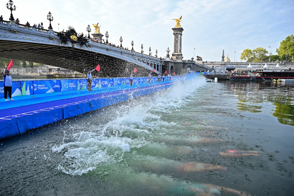 Swimmers driving off a pontoon at Pont Alexandre in Paris