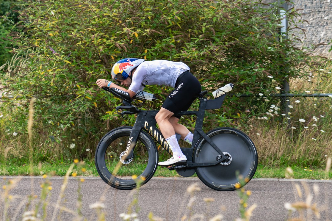 Sam Laidlow racing at T100 London