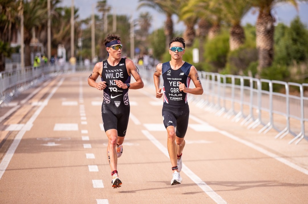 New Zealand triathlete Hayden Wilde runs alongside GB's Alex Yee at the 2024 Cagliari WTCS race