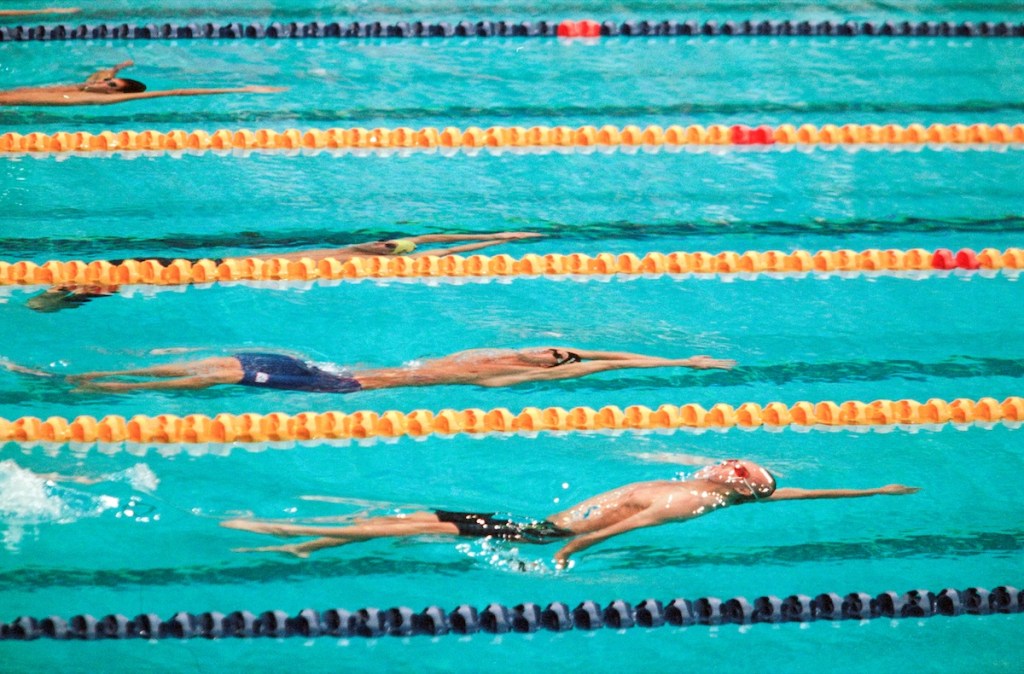 Lenny Krayzelburg of the USA in action during the 200m Backstroke final during the Olympics at the Sydney International Aquatic Centre on September 21st, 2000 in Sydney, Australia.