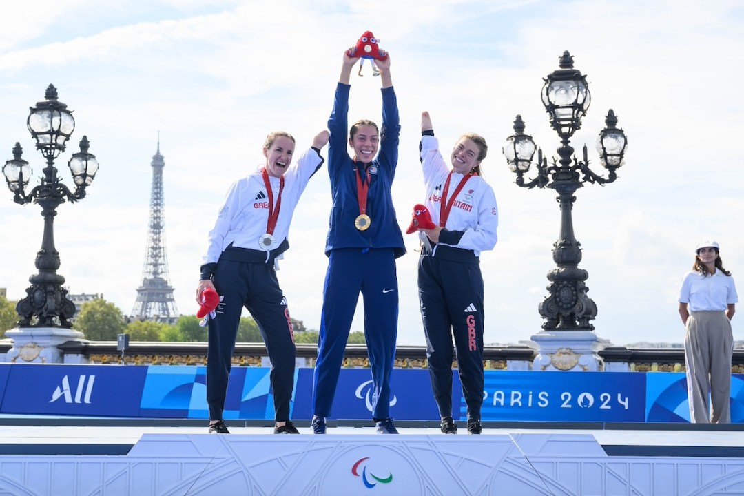 L-R: Claire Cashmore(silver), Grace Norman (gold) and Lauren Steadman (bronze) on the 2024 PTS5 Paris Paralympic podium