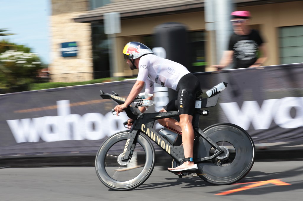 Sam Laidlow on his way to setting a new bike course record in Hawaii. (Pic credit: Ironman)