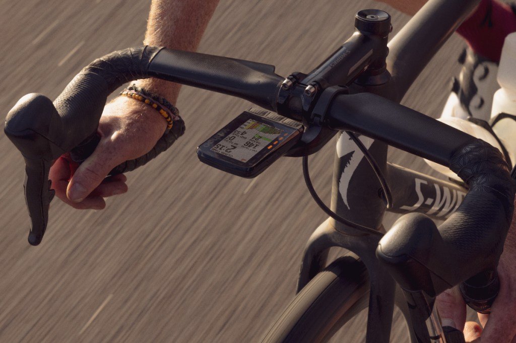 Wahoo Elemnt Roam V2 on bike handlebars